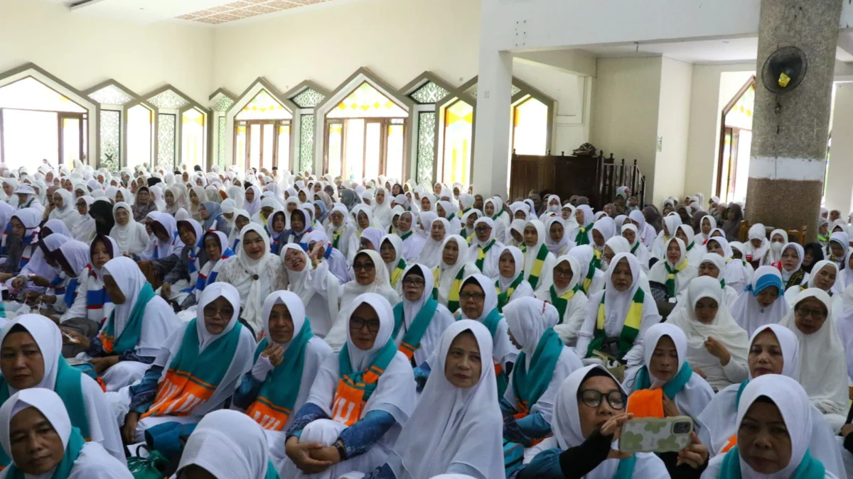 Pemerintah Kabupaten Bandung melepas 2.955 calon jemaah haji asal Kabupaten Bandung di Masjid Al Fathu Komplek Pemkab Bandung, Soreang, Selasa (30/4/2024). Foto Istimewa