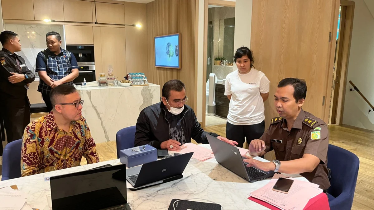 Geledah Rumah Harvey Moeis, Kejagung Sita Dua Mobil Mewah Milik Suami Sandra Dewi Dua unit mobil mewah milik Harvey Moeis disita Kejagung/