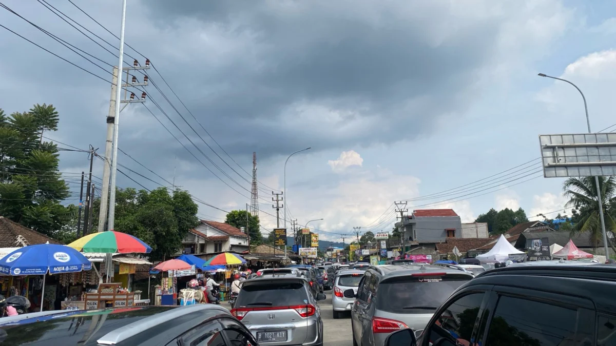 Ilustrasi kepadatan kendaraan di pintu Parungkuda Tol Bocimi. Riki Achmad/Jabar Ekspres