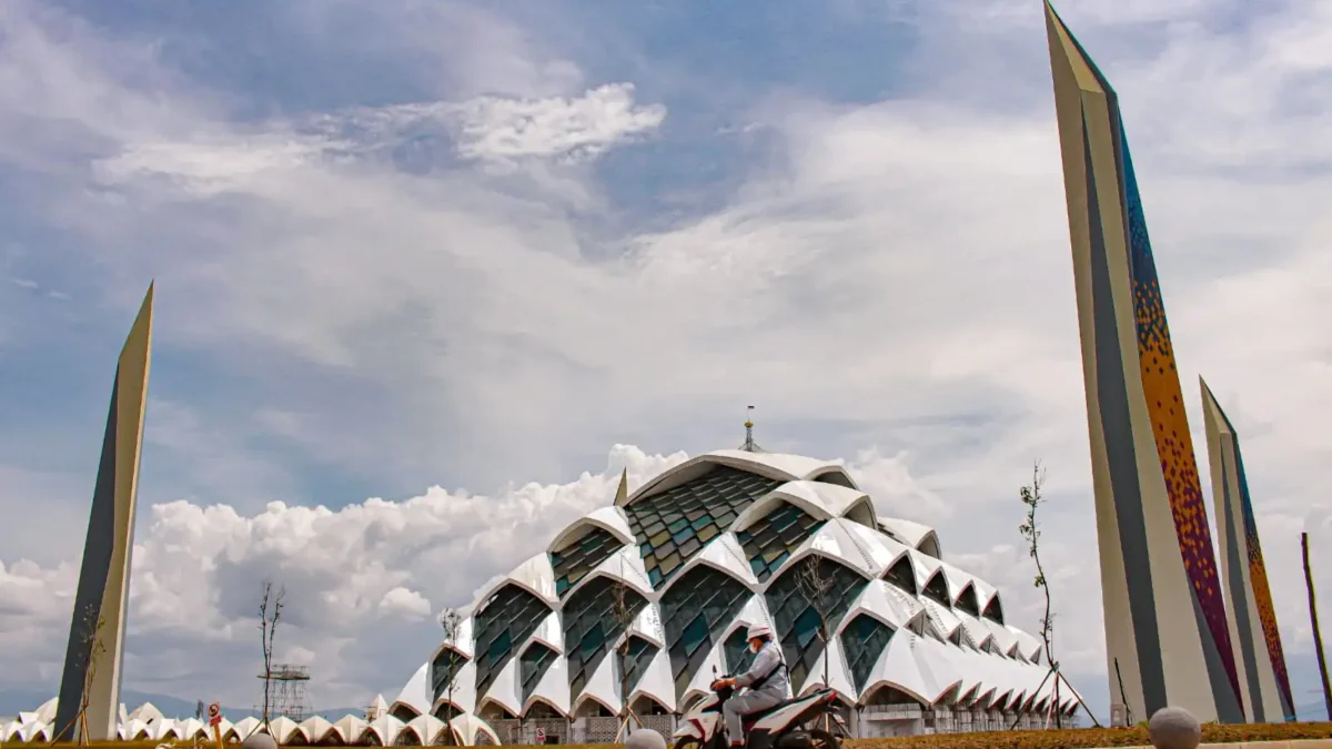 SOP di Masjid Raya Al Jabbar Diperbaiki untuk Tingkatkan Pelayanan