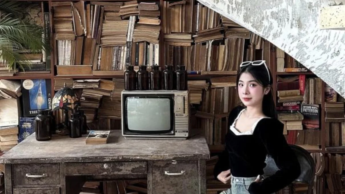 Kafe "Nham" Dengan Rak Buku Raksasa Memukau Pengunjung di Distrik 10 Ho Chi Minh City Kafe "Nham" Dengan Rak Buku Raksasa Memukau Pengunjung di Distrik 10 Ho Chi Minh City