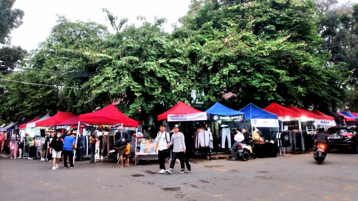 Puluhan tenda pedagang dadakan di Jalan Trunojoyo yang menjamur Jelang Lebaran