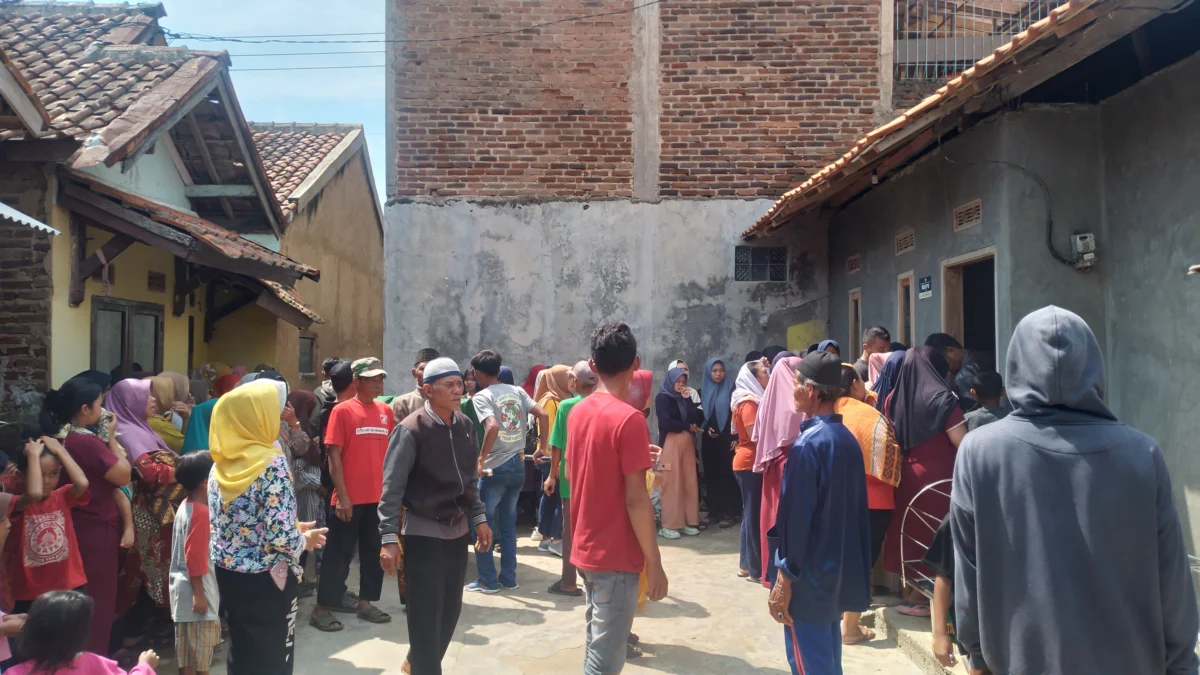 Sadis! Pembunuhan di Cileunyi, Nyawa Istri Habis Ditangan Suami Warga RT04 RW18, Desa Cileunyikulon, Kecamatan Cileunyi, Kabupaten Bandung dihebohkan oleh adanya peristiwa suami membunuh istrinya. (Yanuar/Jabar Ekspres)
