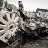 Bangkai kendaraan yang terlibat kecelakaan di Tol Japek KM 58.
