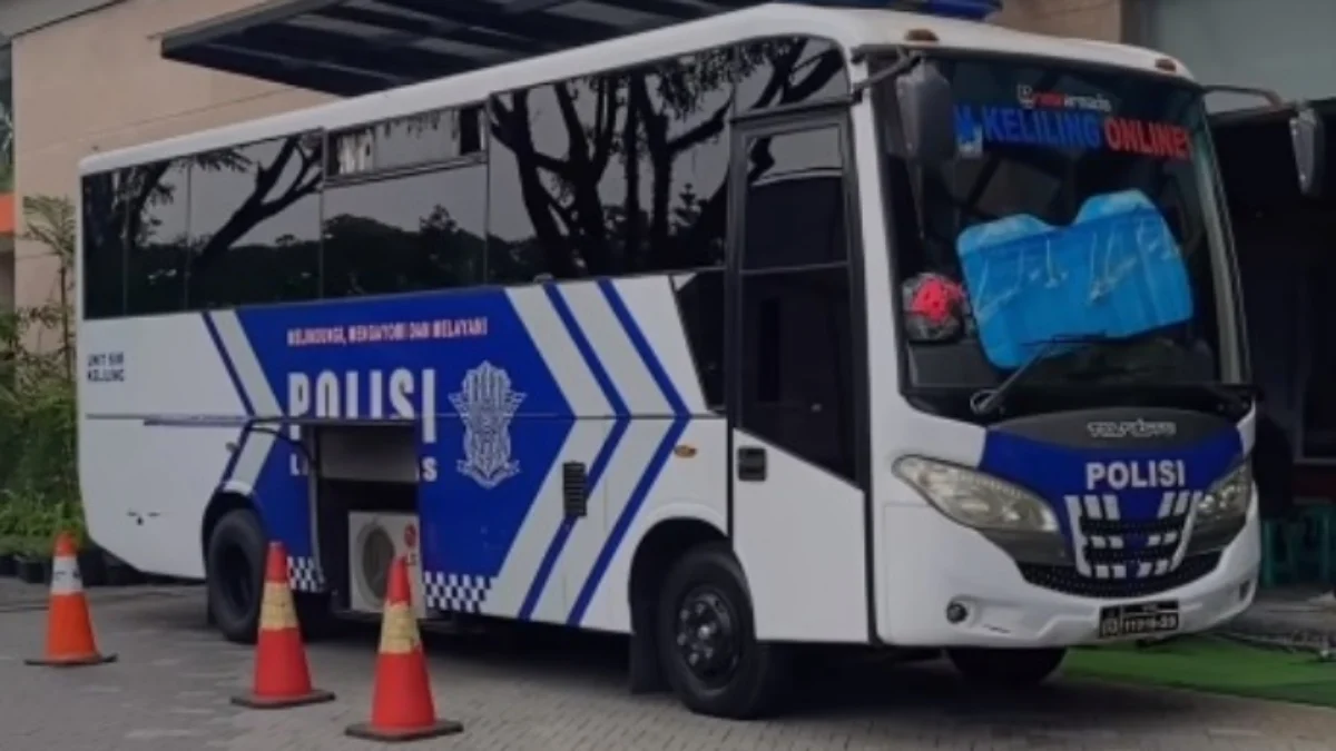 Mobil Bus yang melayani jadwal SIM Keliling. (ist)