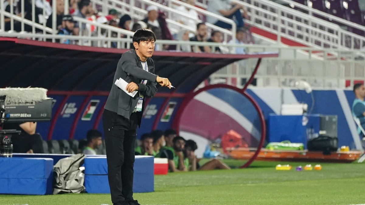 Indonesia Ukir Sejarah Baru, STY: Saya Sangat Senang Shin Tae-yong (STY) saat memberi arahan di laga melawan Yordani