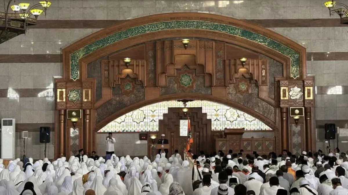Pj Wali Kota Bandung Lepas Ribuan Calon Haji