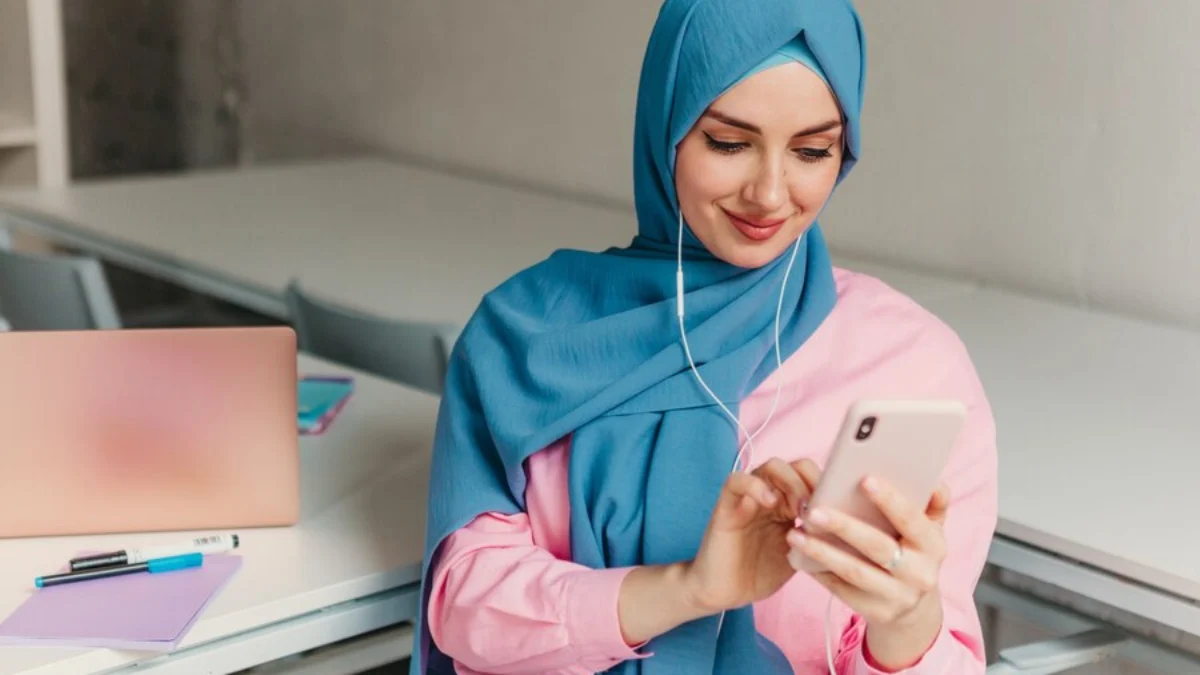 Contoh Khutbah Jumat Tentang Antara Bermedia Sosial dan Membaca Al-Qur’an