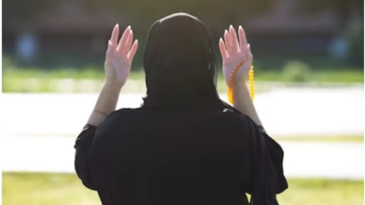 ILUSTRASI membaca istigfra untuk menghindari musibah datang. (freepik)