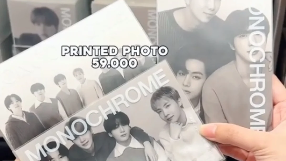 Salah satu MArchandise yang dijual di BTS POP-UP MONOCHROME IN JAKARTA