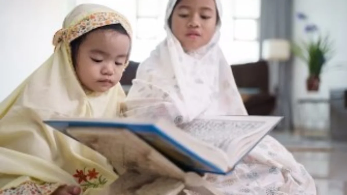 Ilustrasi mengajarkan anak Ilmu untuk diamalkan dalam kehidupan sehari-hari (freepik)