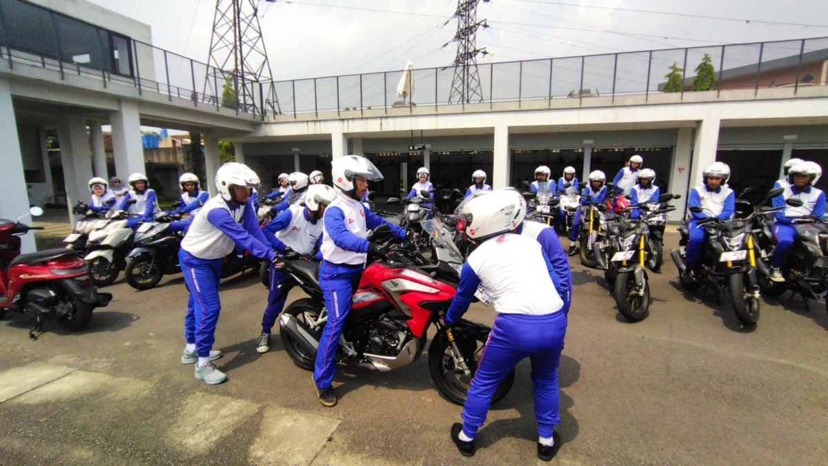 DAM Gelar Pelatihan Safety Riding untuk SMK Negeri 4 Tasikmalaya Jalannya pelatihan Safety Riding yang diselenggarakan PT DAM.