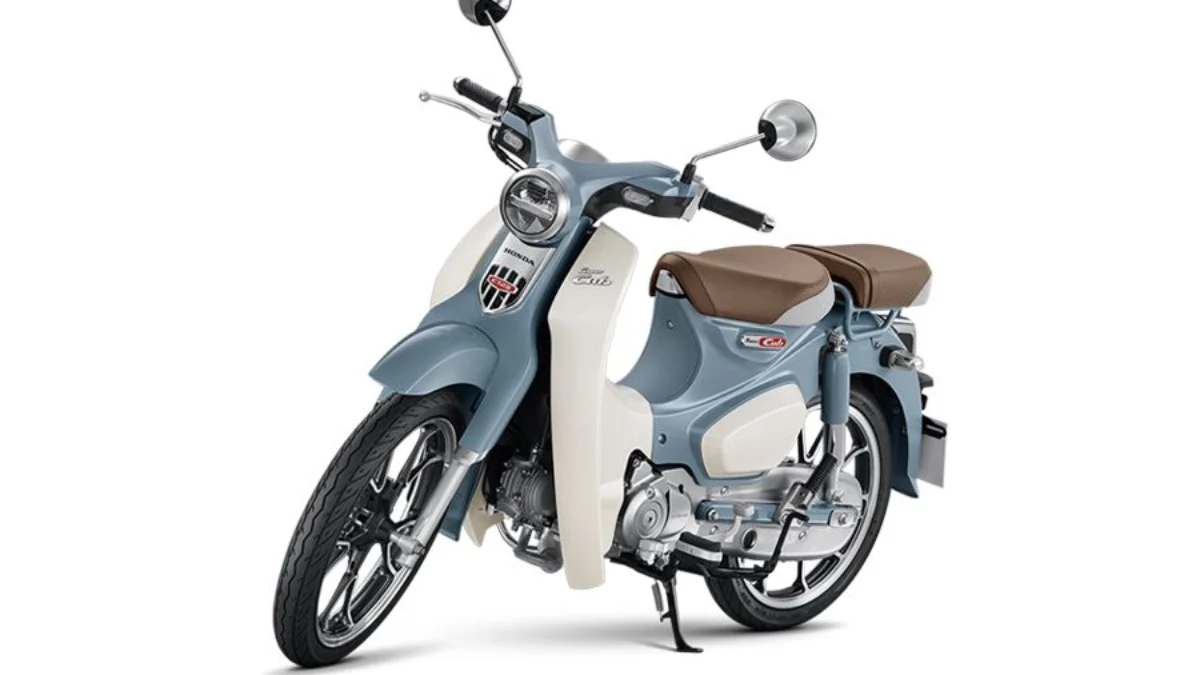 Honda Super Cub C125 dengan warna terbarunya Pearl Cadet Gray.