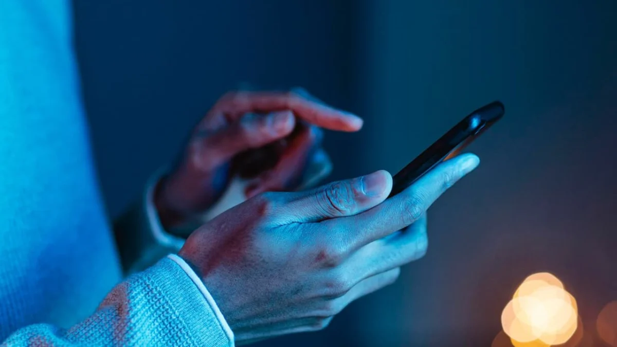 Studi Baru Ungkap Kata-kata Negatif Berdampak Besar pada Konsumsi Berita Online