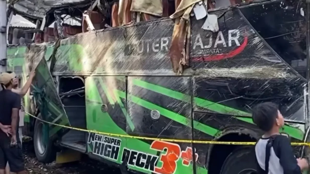 Larangan Study Tour Berdampak Pada Sektor Wisata, Disparbud KBB Minta Semua Pihak Bersinergi Ilustrasi. Bangkai bus yang membawa rombongan SMK Lingga Kencana Depok. Dok istimewa