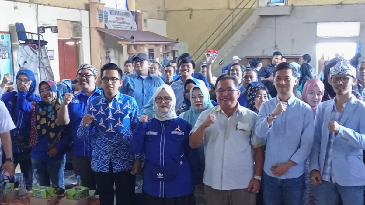Dari kanana berjejer empat bakal calon Wali Kota Banjar yang mendaftar ke Partai Demokrat hadir dalam konsolidasi dan sosialisasi di Kota Banjar Jawa Barat, Jumat 26 Mei 2024. (Cecep Herdi/Jabar Ekspres)