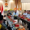 Bacawalkot Bogor, Sendi Fardiansyah bersama tim saat menyambangi kantor DPD PKS Kota Bogor, Sabtu (26/5) petang. (Yudha Prananda / Jabar Ekspres)