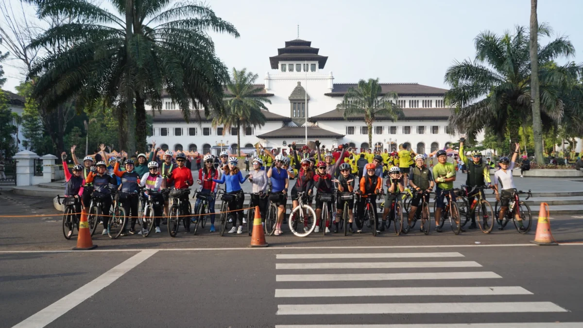 PLN Icon Plus bersama PT PLN (Persero) dalam event Cycling De Jabar (CDJ) 2024.