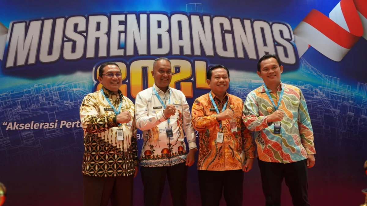Hadiri Musrenbangnas 2024 di Jakarta, Pj Bupati Sumedang Sebut Jadi Tonggak Terwujudnya Indonesia Emas 2045 Pj Bupati Sumedang Yudia Ramli bersama rekan saat menghadiri musrenbangnas di jakarta.