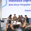 Penjabat Gubernur Jawa Barat Bey Machmudin mendampingi Presiden RI Joko Widodo dalam kunjungan kerja meresmikan Indonesia Digital Test House (IDTH) di Balai Besar Pengujian Perangkat Telekomunikasi (BBPPT), Kota Depok, Selasa (7/5/2024).(Foto: Rizal Fs/Biro Adpim Jabar)