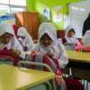 Ilustrasi: Siswa Sekolah Dasar mengikuti KBM di ruang kelas. (Pandu Muslim/Jabar Ekspres)