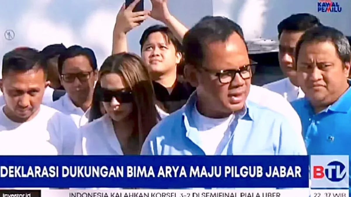 Pemkot Bogor Diminta Tegas Sikapi Munculnya Dirut Perumda Tirta Pakuan di Deklarasi Bima Arya Dirut Perumda Tirta Pakuan Kota Bogor, Rino Indira Gusniawan (Pojok Kanan) tertangkap kamera saat hadir dalam Deklarasi Calon Bakal Gubernur Jabar, Bima Arya beberapa waktu lalu. (Yudha Prananda / Istimewa)