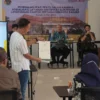 Kepala Kantor Pertanahan Kota Banjar Syamsu Wijana saat memaparkan sertifikat tanah elektronik dalam sosialisasi eksternal di aula kantor BPN Kota Banjar, Jumat 3 Mei 2024. (Cecep Herdi/Jabar Ekspres)