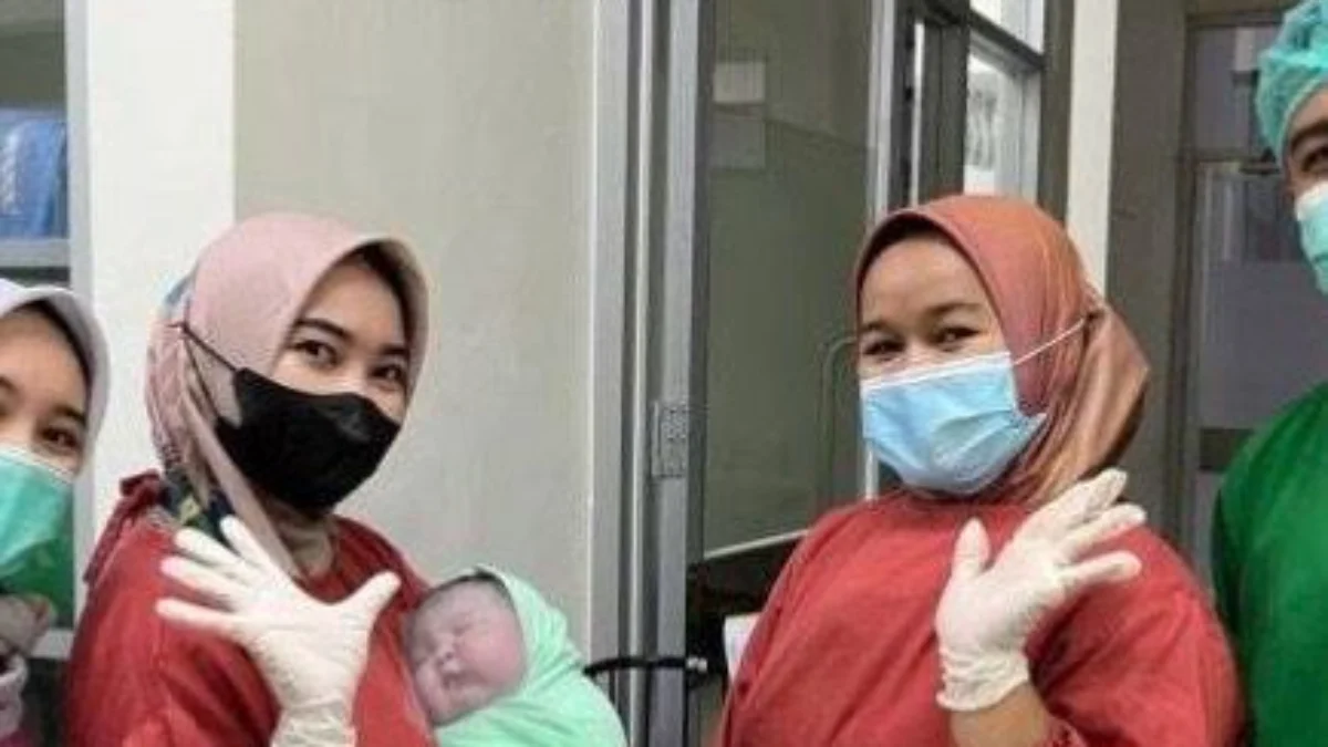 Bayi Berbobot 5,2 Kg Lahir di Bandung Barat, RSUD Cililin Pastikan Kondisinya Dalam Keadaan Sehat Bayi jumbo berbobot 5,2 lahir di RSUD Cililin, KBB dipastikan dalam kondisi sehat. Dok istimewa