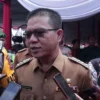 Bupati Bandung Dadang Supriatna saat dimintai keterangan oleh awak media di Ciparay, Kabupaten Bandung, Senin (13/5/2024). Foto Agi Jabar Ekspres