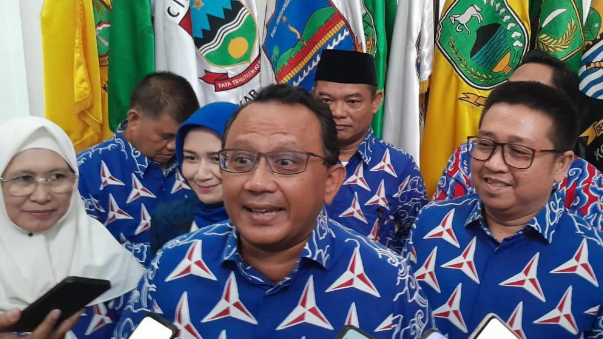 Bertemu Demokrat di Gedung Sate, Bey Machmudin Tolak Maju di Pilgub Jabar Ketua DPD Demokrat Jabar Anton Sukartono Suratto/Sandi Nugraha Jabar Ekspres/