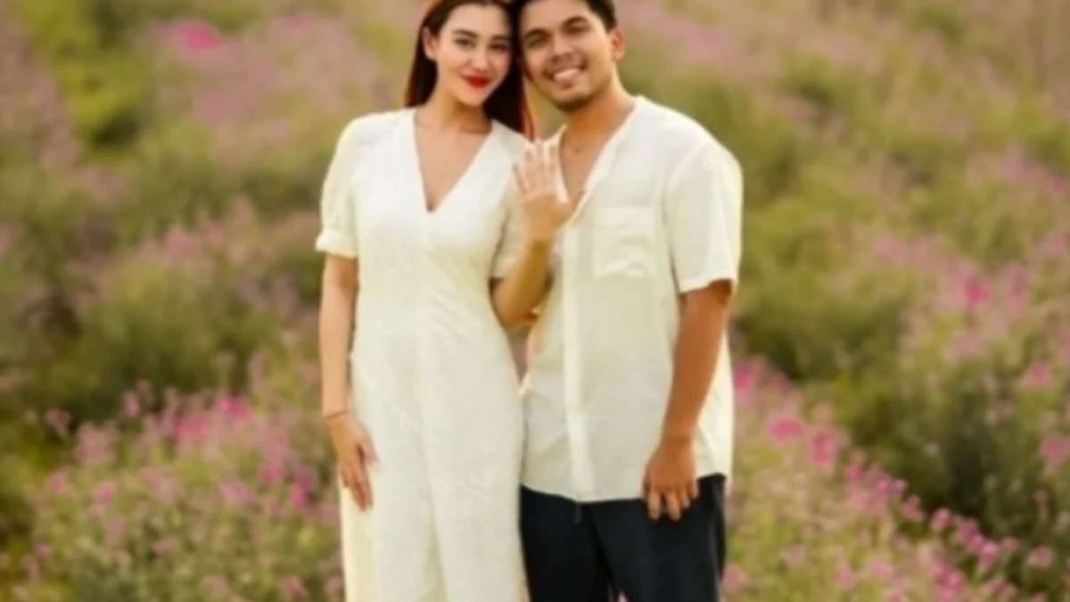 Saat Thoriq Halilintar melamar Aaliyah Massaid. Foto/IG Thoriq Halilintar