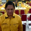 Sekretaris DPD Partai Golkar Jabar MQ Iswara saat ditemui selepas penyerahan hasil survei internal di Kantor DPD Partai Golkar Jabar, Minggu (26/5). (son)