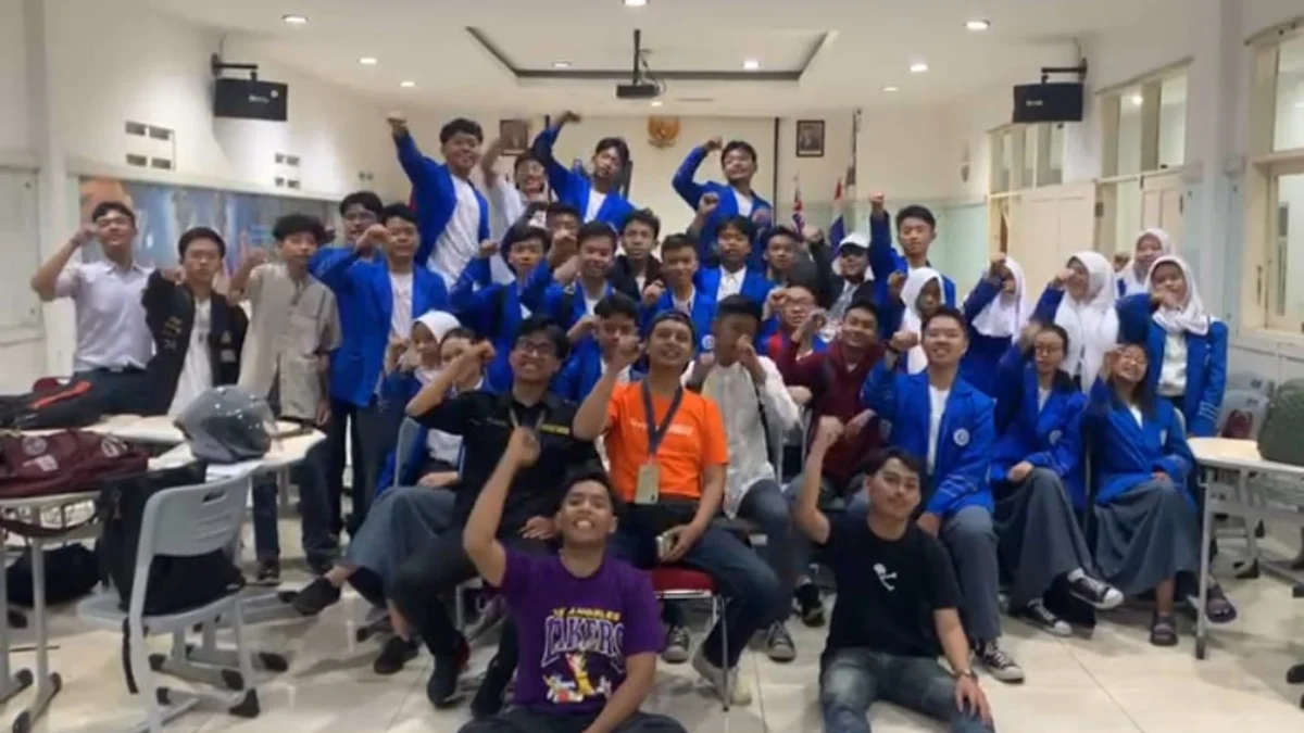 Kegiatan komunitas fotografi KOPPI52 bersama para pelajar, beberapa waktu lalu.