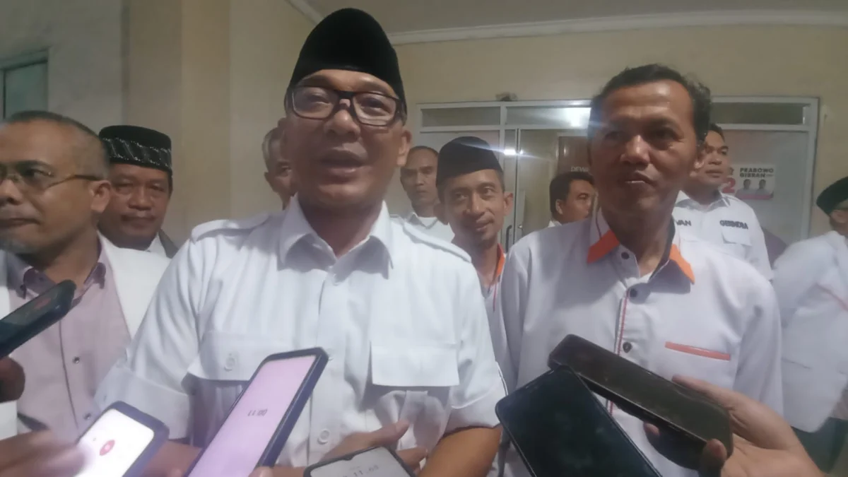 Ketua DPC Gerindra Iwan Setiawan (Kanan) dan Ketua DPD PKS Dedi Aroza saat memberikan keterangan media. Foto : Sandika Fadilah /Jabar Ekspres.com