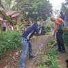 Pihak kepolisian sedang melakukan olah TKP di Blok Cimeong, Desa Cisontrol, Kecamatan Rancah, Kabupaten Ciamis, Jumat (3/5).