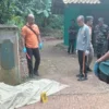 Polisi saat olah TKP pembunuhan istri oleh suaminya di Kecamatan Rancah, Kabupaten Ciamis, Jumat 3 Mei 2024.