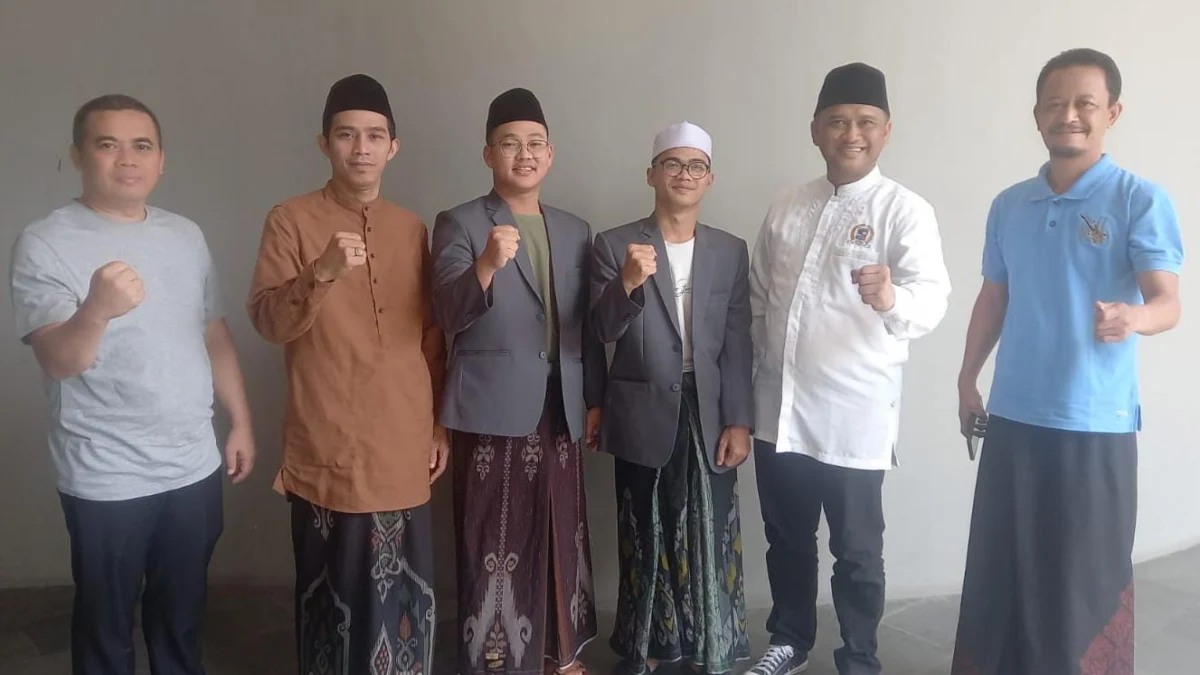 Kafilah MTQ Kota Bogor Tampil di Pentas Nasional, Begini Tanggapan ASB Ketua Komisi IV DPRD Kota Bogor, Akhmad Saeful Bakhri (Kedua Kanan) bersama jajaran kafilah Kota Bogor.