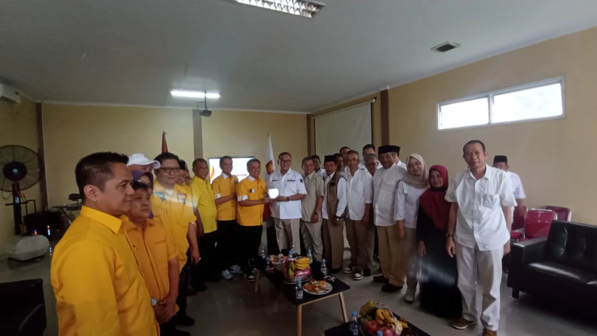Iwan-Wanhay Munculkan Sinyal Berjodoh di Pilkada Kabupaten Bogor Pertemuan Partai Golkar dengan Partai Gerindra yang memungkinkan duet Iwan-Wanhay di Pilkada Kabupaten Bogor, Jumat (3/5).