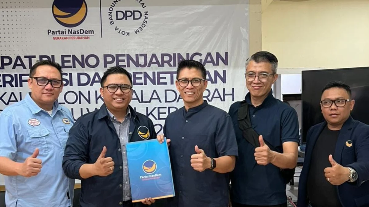Muhammad Farhan Resmi Serahkan Formulir Bacawalkot Bandung ke NasDem