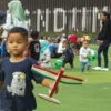 Aktivitas masyarakat di kawasan Alun-alun Kota Bandung. (Pandu Muslim/Jabar Ekspres)