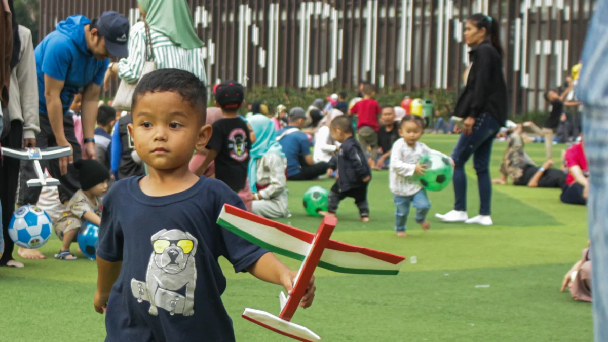 Antisipasi Wisatawan Meningkat, Pemkot Bandung Sorot Keamanan Reaktivasi Pariwisata Aktivitas masyarakat di kawasan Alun-alun Kota Bandung. (Pandu Muslim/Jabar Ekspres)