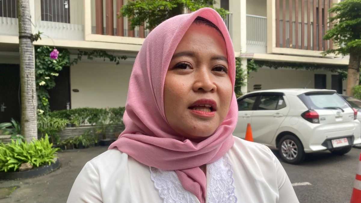Ketua Bawaslu Kota Sukabumi, Yasti Yustia saat diwawancarai oleh awak media Pada Rabu (2/5), Dok Riki Achmad Jabar Ekspres/
