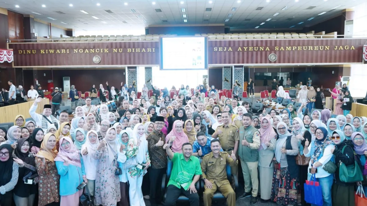 Sosialisasikan PPDB 2024, Komisi IV DPRD Kota Bogor Buka Posko Pengaduan Jajaran Komisi IV DPRD Kota Bogor bersama Disdik dan ratusan Komite SD se-Kota Bogor usai menggelar sosialisasi pelaksanaan PPDB 2024, Senin (27/5). (Yudha Prananda / Jabar Ekspres)
