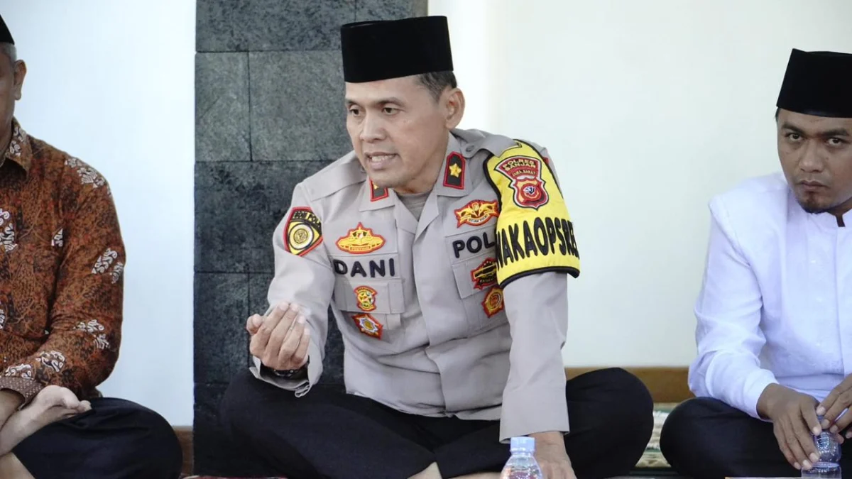 Wakapolres Banjar Kompol Dani Prasetya menggelar Jumat Curhat bersama tokoh agama dan tokoh Pemuda, Jumat 17 Mei 2024. (Cecep Herdi/Jabar Ekspres)