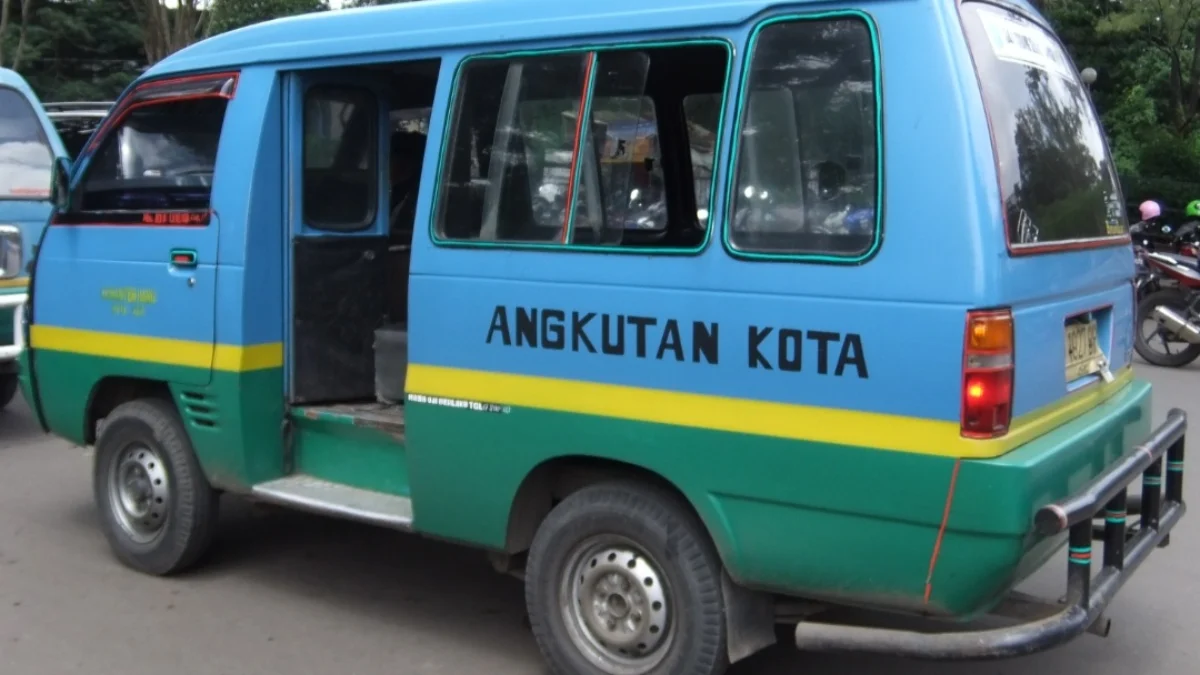 Viral Siswi SMA Terseret Angkot di Bandung Viral Siswi SMA Terseret Angkot di Bandung