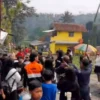 Viral Kelompok Pemuda Baku Hantam Ditengah Karnaval Drumband di Sukabumi