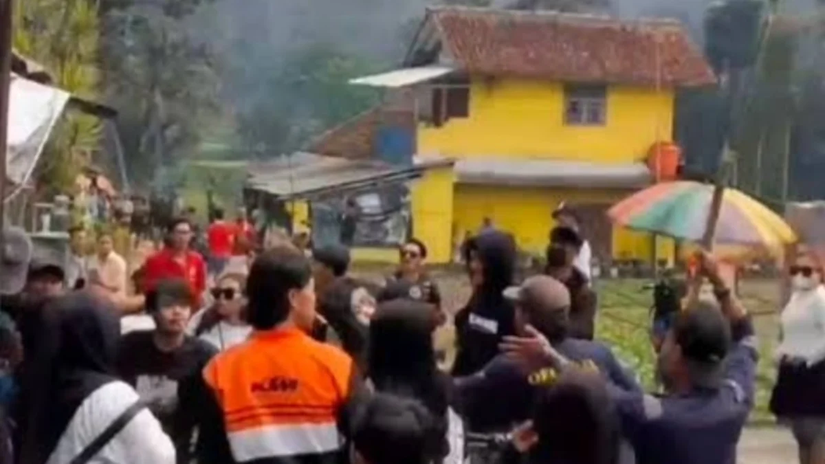 Viral Kelompok Pemuda Baku Hantam Ditengah Karnaval Drumband di Sukabumi Viral Kelompok Pemuda Baku Hantam Ditengah Karnaval Drumband di Sukabumi