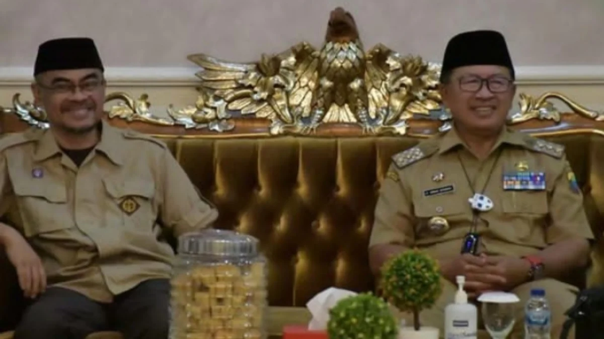 Sekda Cianjur Cecep S Alamsyah (kiri) saat bersama Bupati Cianjur Herman Suherman (kanan)