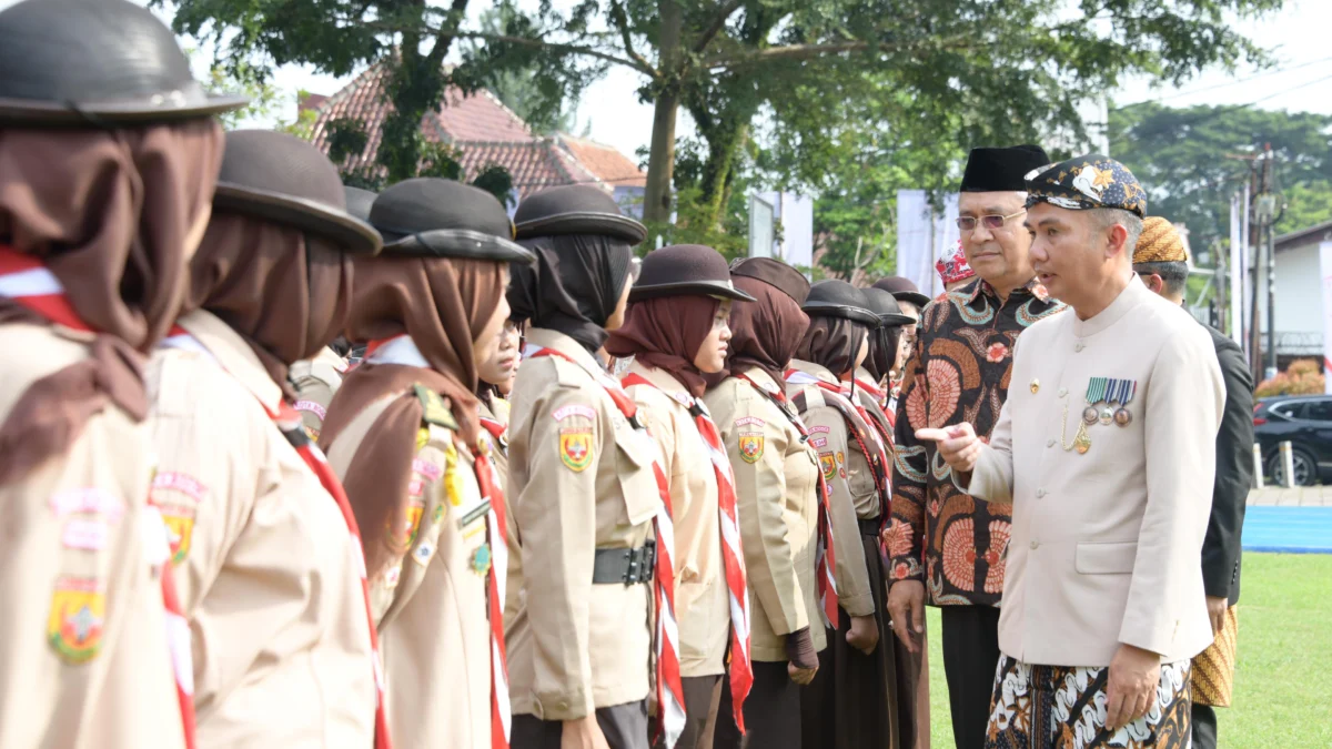 Pj Gubernur Jawa Barat Bey Machmudin Saat Melaksanakan Rangkaian Acara Peringatan Hari Pendidikan Nasional Tahun 2024 Tingkat Provinsi Jawa Barat di Lapangan Sempur, Kota Bogor, Kamis (2/5/2024). Foto : Angga/Adpim Jabar