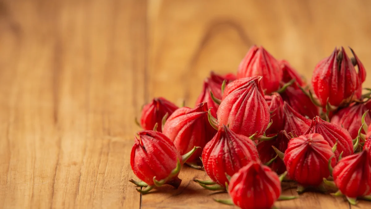 Miliki Warna Merah yang Indah, Ketahui Manfaat Buah Rosella Bagi Kesehatan (ilustrasi: Freepik)